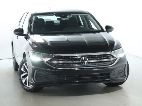 Used 2024 Volkswagen Jetta S image 2