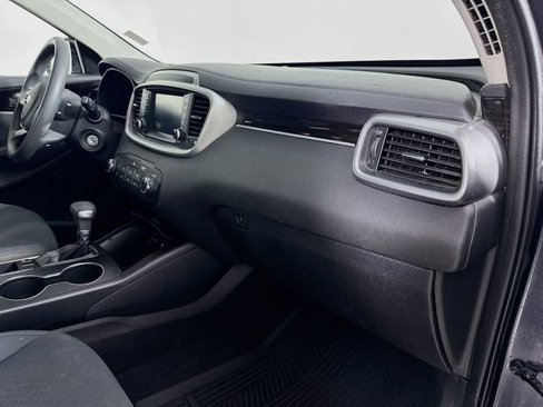 Used 2019 Kia Sorento LX image 29