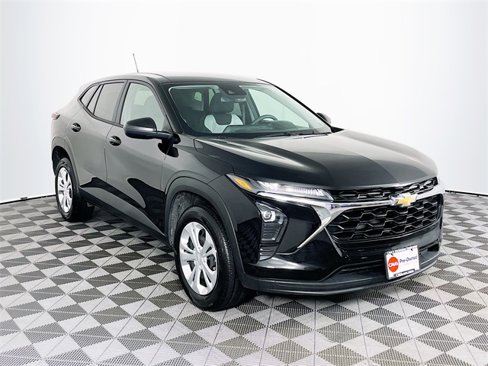 Certified 2025 Chevrolet Trax LS image 1