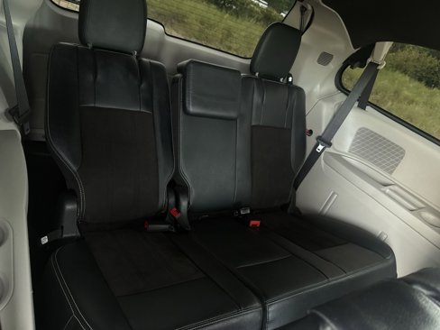 Used 2020 Dodge Grand Caravan SXT image 23