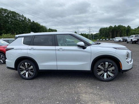 New 2025 Mitsubishi Outlander AWD image 2