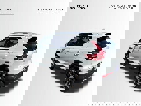 New 2025 Volvo XC40 B5 Core w/ Protection Package Premier image 5
