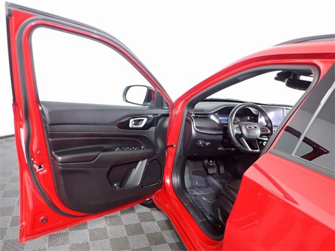 Used 2022 Jeep Compass Limited image 18