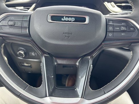 Used 2023 Jeep Grand Cherokee Altitude image 26