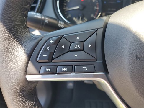 Used 2017 Nissan Rogue Sport SL image 18