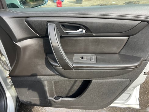 Used 2017 Chevrolet Traverse LT image 17
