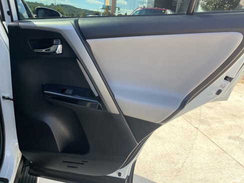 Used 2016 Toyota RAV4 Limited image 25
