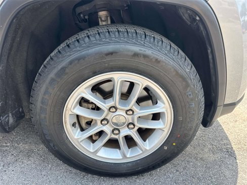 Used 2019 Jeep Grand Cherokee Laredo image 7