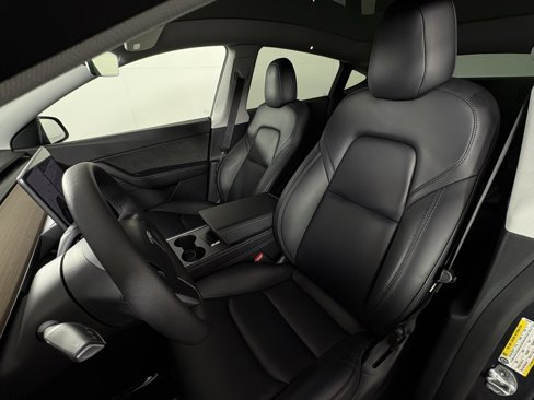 Used 2022 Tesla Model Y Long Range image 12