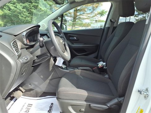 Used 2022 Chevrolet Trax LS w/ Tint and Cruise Package image 12