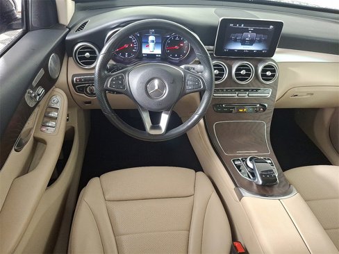 Used 2019 Mercedes-Benz GLC 300 4MATIC image 2