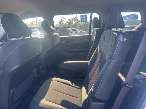 Used 2023 Jeep Grand Cherokee L Laredo image 14