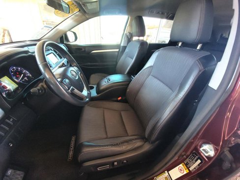 Used 2015 Toyota Highlander LE image 9