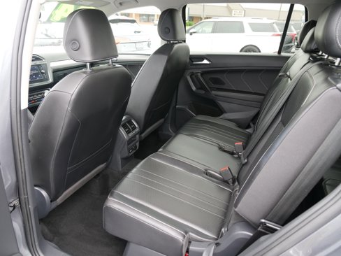 Used 2024 Volkswagen Tiguan SE image 13
