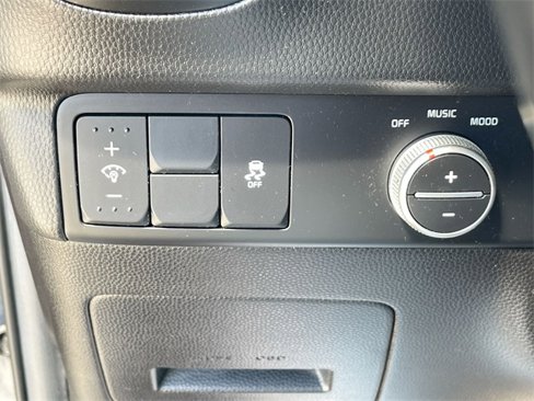 Used 2015 Kia Soul + image 8