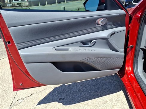 Used 2023 Hyundai Elantra SEL w/ Convenience Package image 17