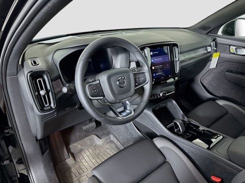 Used 2023 Volvo C40 Recharge Core w/ Protection Package Premier image 9