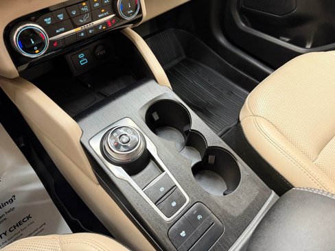 Used 2022 Ford Escape SEL w/ Technology Package image 16