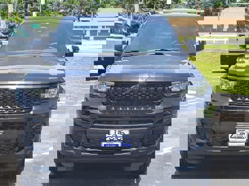 New 2025 Jeep Grand Cherokee L Altitude image 2