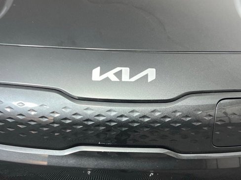 Used 2022 Kia Niro EX image 12
