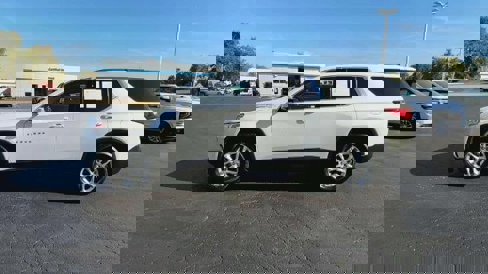 Certified 2020 Chevrolet Traverse LT w/ Driver Confidence II Package image 5
