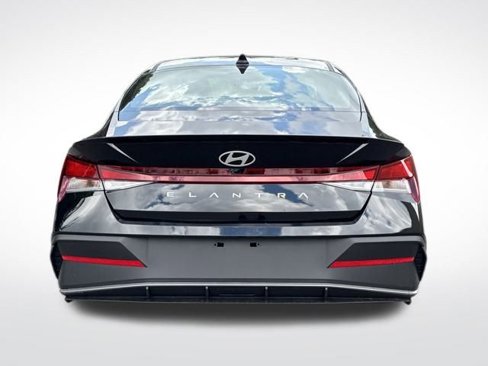 New 2025 Hyundai Elantra Sport image 4