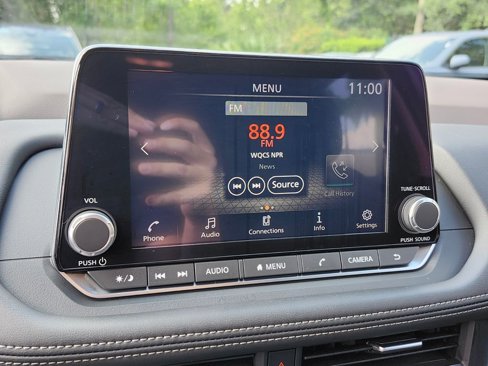 Used 2023 Nissan Rogue S image 21