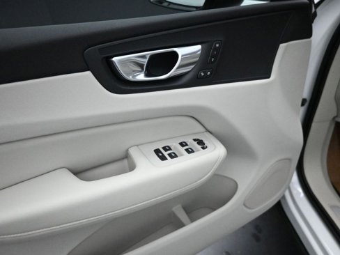New 2025 Volvo XC60 B5 Core image 10