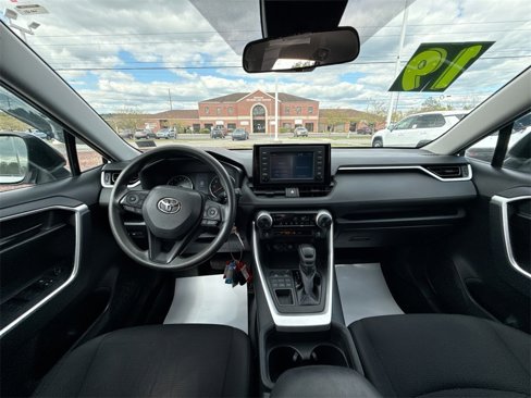 Used 2019 Toyota RAV4 LE image 10