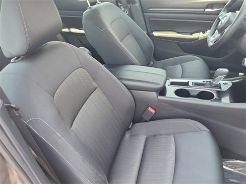 Used 2024 Nissan Altima 2.5 SV image 10