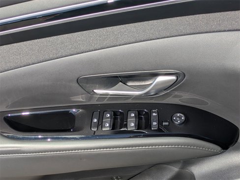 Used 2024 Hyundai Tucson Limited image 16
