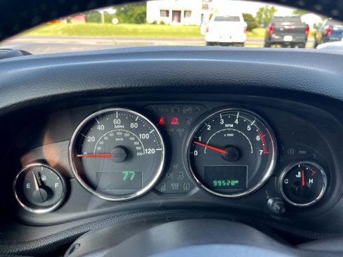 Used 2016 Jeep Wrangler Unlimited Sahara w/ Connectivity Group image 15