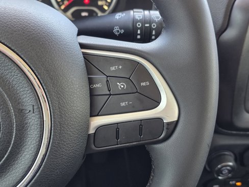 Used 2019 Jeep Renegade Latitude image 24