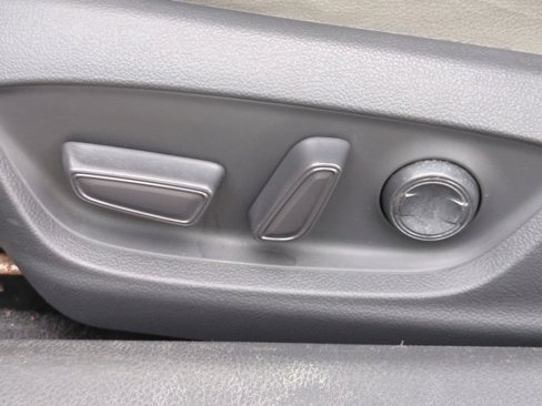 Used 2020 Toyota Camry SE image 19