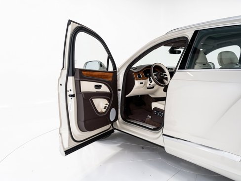 New 2025 Bentley Bentayga image 9