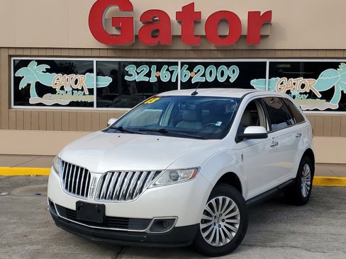 Used 2013 Lincoln MKX FWD image 2