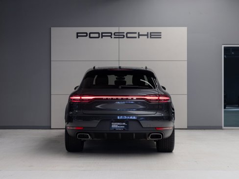 Certified 2021 Porsche Macan image 6