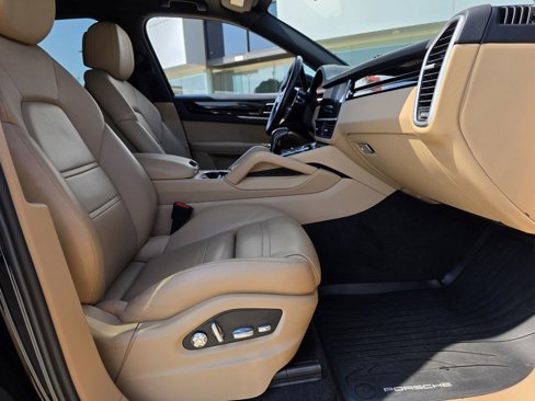 Used 2019 Porsche Cayenne image 37