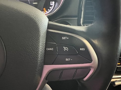 Used 2019 Jeep Grand Cherokee Altitude image 44