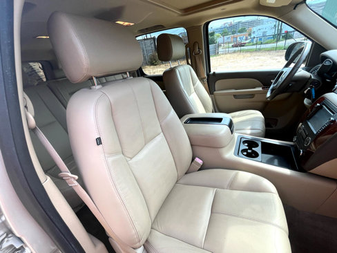 Used 2014 Chevrolet Suburban LT image 60