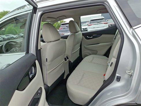 Used 2022 Nissan Rogue Sport SV w/ Technology Package image 12
