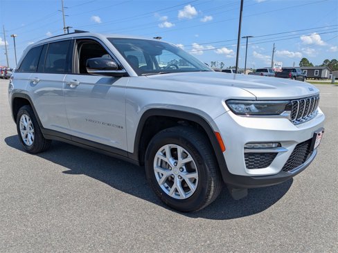 Used 2023 Jeep Grand Cherokee Limited image 2
