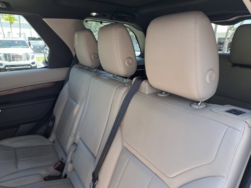 Used 2020 Land Rover Discovery HSE image 13