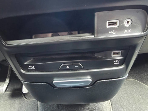 Used 2018 Chrysler Pacifica Limited w/ S Appearance Package image 16