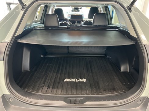 Used 2020 Toyota RAV4 XLE Premium image 17