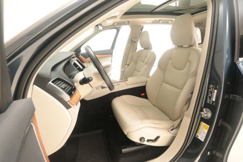 Used 2022 Volvo XC90 T5 Momentum w/ Advanced Package image 36