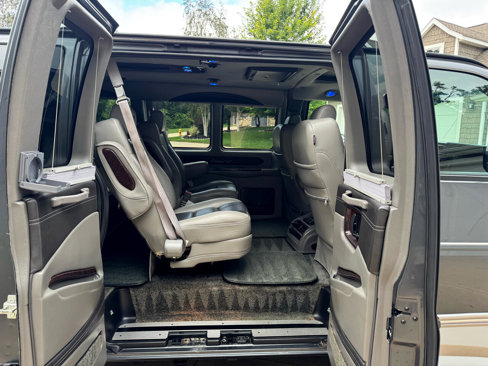 Used 2017 GMC Savana 2500 image 21