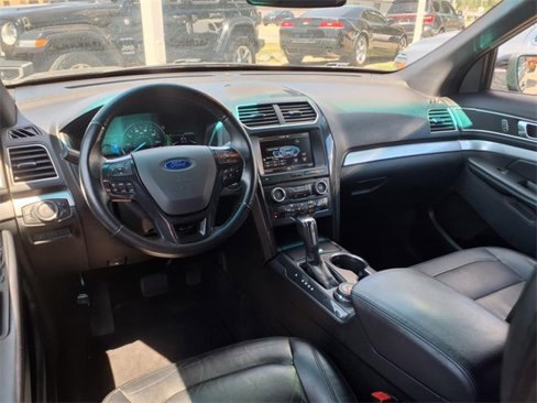Used 2016 Ford Explorer XLT w/ Equipment Group 202A image 12