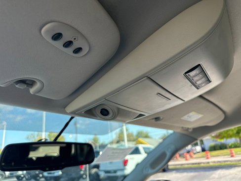 Used 2014 Chrysler Town & Country Touring image 33