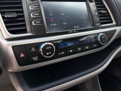 Used 2015 Toyota Highlander XLE image 27